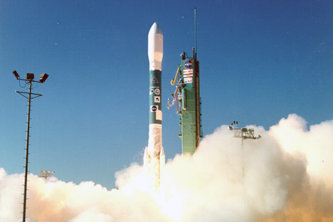 Photograph of the launch of Earth Observing-1.