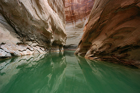 Photograph of Lake Powell showing the bathtub ring exposed by the low lake level.